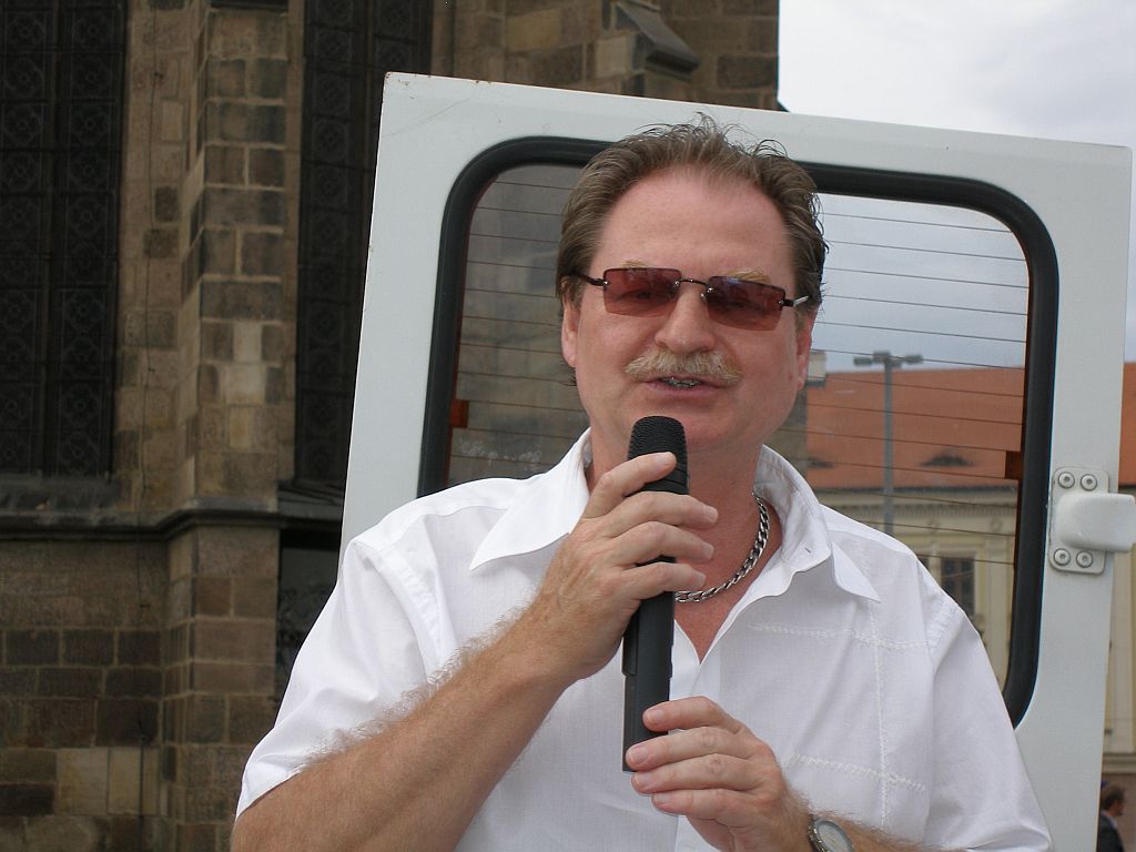 Akci náměstí moderoval celé odpoledne - Petr Jančařík